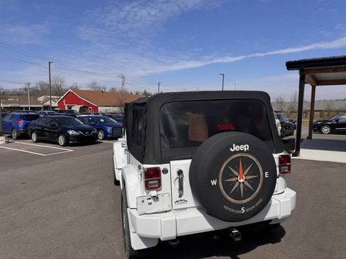 Used 2012 Jeep Wrangler Unlimited Sport image 7