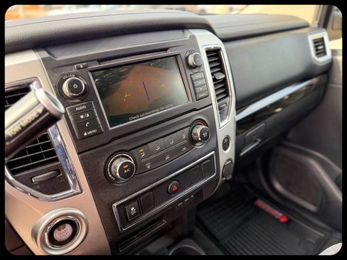 Used 2019 Nissan Titan SV RWD image 24