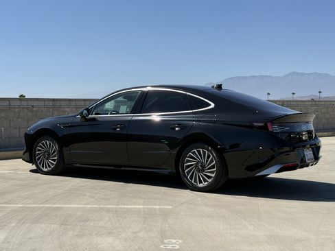 Used 2025 Hyundai Sonata Limited FWD image 10