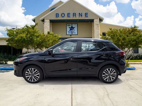Used 2024 Nissan Kicks SV FWD image 2