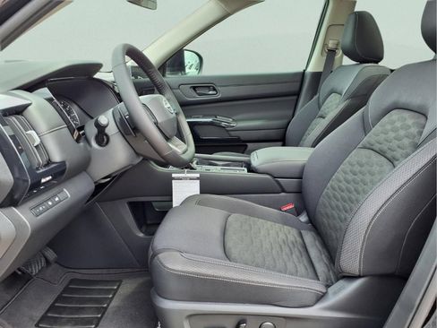 New 2026 Nissan Pathfinder SV w/ SV Premium Package FWD image 10