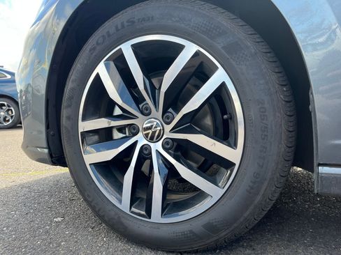 Used 2025 Volkswagen Jetta SE image 29