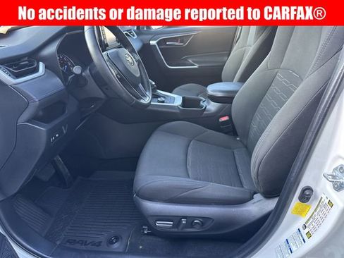 Certified 2022 Toyota RAV4 SE image 3