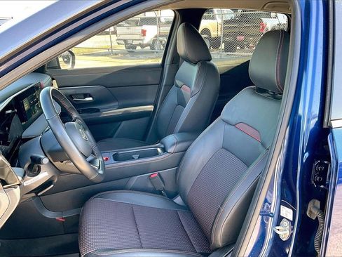 Used 2025 Nissan Kicks SR image 18