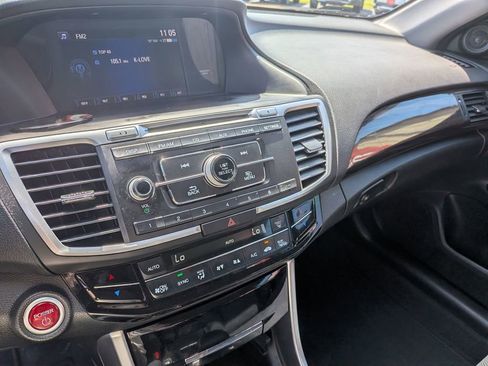 Used 2017 Honda Accord Hybrid Sedan image 17