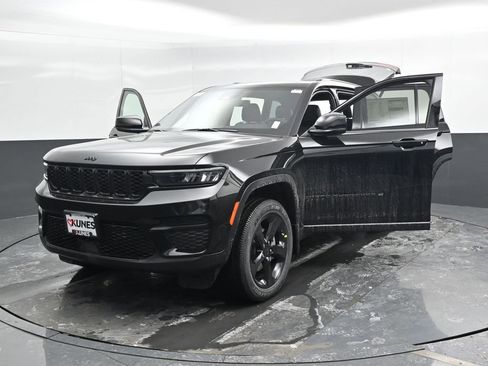 New 2025 Jeep Grand Cherokee Altitude image 44