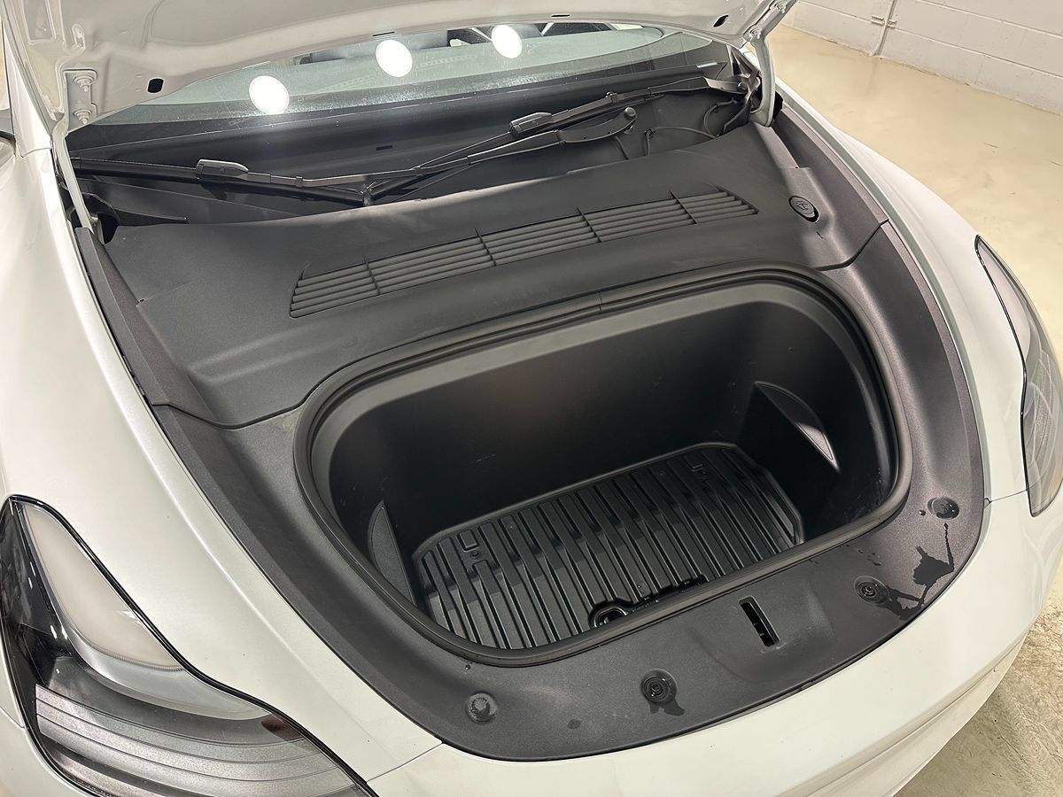 Used 2023 Tesla Model Y AWD image 3