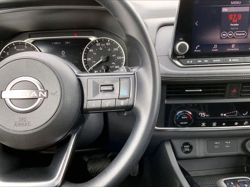 Used 2024 Nissan Rogue SV image 24