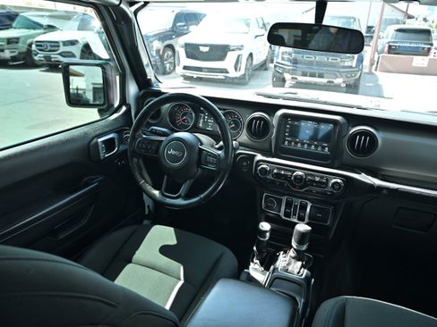 Used 2020 Jeep Gladiator Overland w/ LED Lighting Group image 7