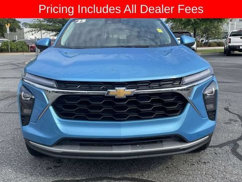 Used 2025 Chevrolet Trax LT w/ Driver Confidence Package FWD image 8