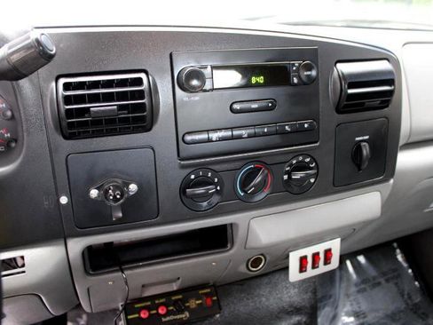 Used 2006 Ford F250 Lariat image 23