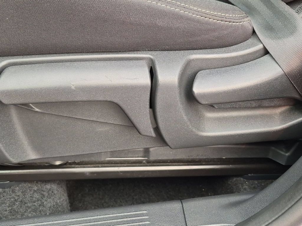 Used 2024 Nissan Rogue S AWD/4WD image 16