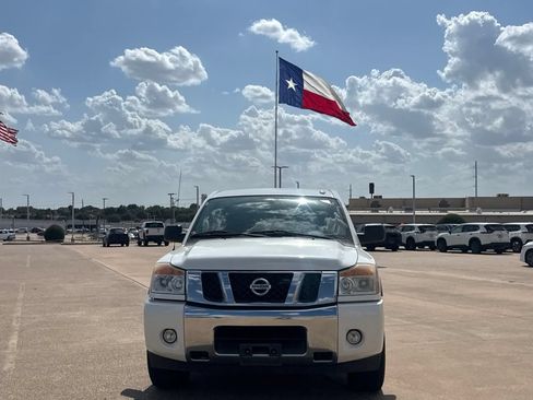 Used 2015 Nissan Titan SV w/ SV Value Truck Package RWD image 6