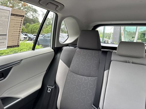 Used 2019 Toyota RAV4 XLE FWD image 17