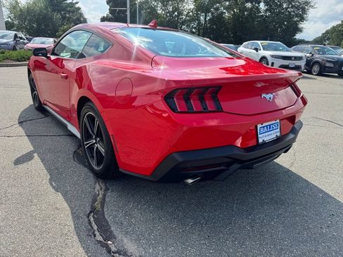 Used 2025 Ford Mustang Coupe RWD image 3