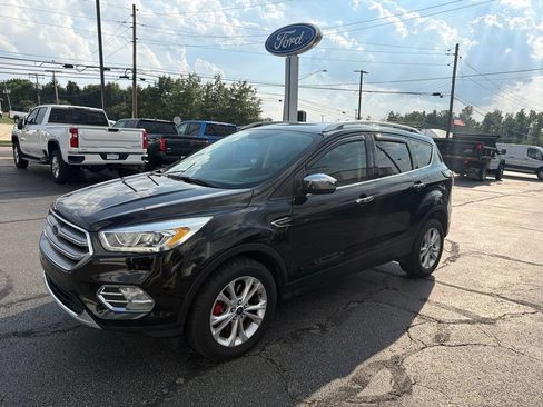 Used 2017 Ford Escape SE w/ Equipment Group 201A AWD/4WD image 4