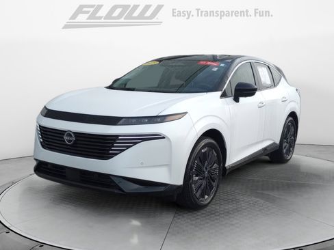 Used 2025 Nissan Murano Platinum w/ Cargo Package image 3