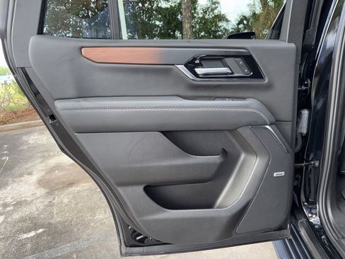 Used 2025 GMC Yukon Denali AWD/4WD image 29