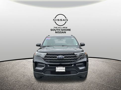 Used 2022 Ford Explorer XLT image 2