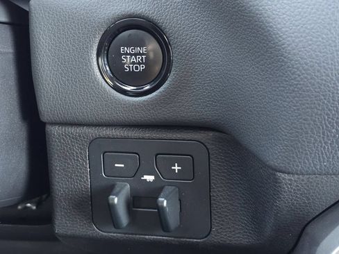 Used 2025 Toyota Tundra Limited AWD/4WD image 14