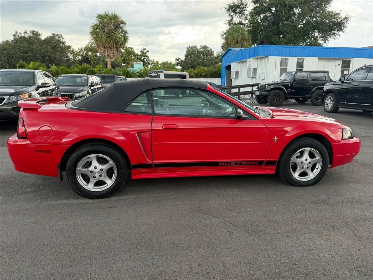 Used 2002 Ford Mustang Convertible RWD image 7