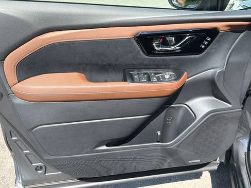 New 2026 Subaru Forester Touring AWD/4WD image 17