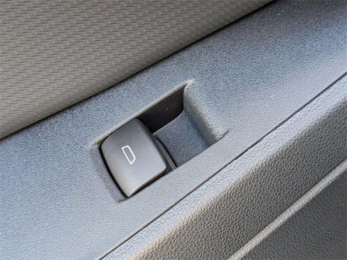 New 2026 Chevrolet Equinox LT w/ Convenience Package II image 28