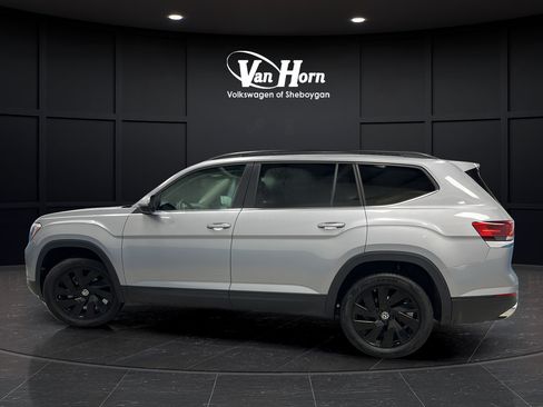 Used 2026 Volkswagen Atlas SE w/ Black Wheel Package AWD/4WD image 4