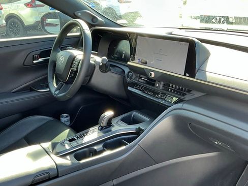 Used 2023 Toyota Crown XLE image 18