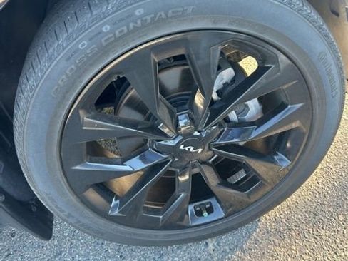 Certified 2023 Kia Sorento SX FWD image 2
