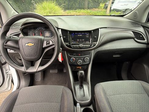 Used 2020 Chevrolet Trax LS FWD image 18