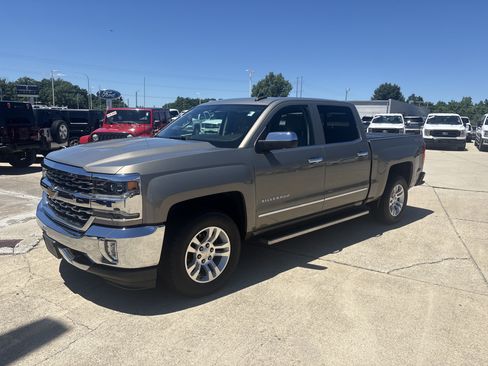 Used 2017 Chevrolet Silverado 1500 LTZ AWD/4WD image 5