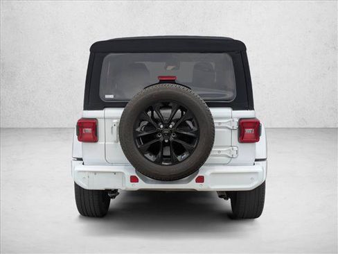 Used 2022 Jeep Wrangler Unlimited Sahara AWD/4WD image 6