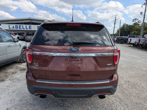 Used 2018 Ford Explorer XLT w/ Equipment Group 202A AWD/4WD image 5
