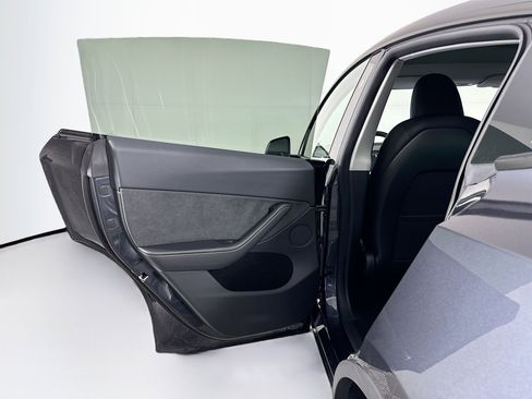 Used 2024 Tesla Model Y Long Range image 25