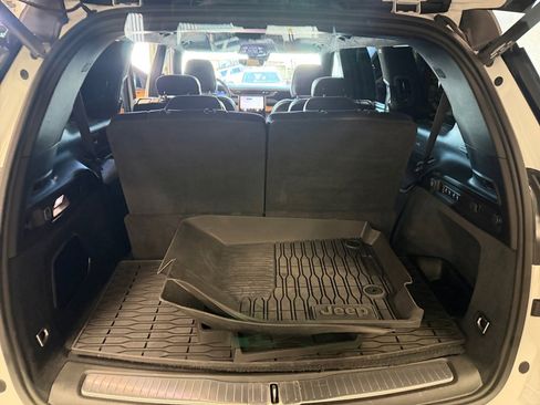Used 2023 Jeep Grand Cherokee L Summit AWD/4WD image 19