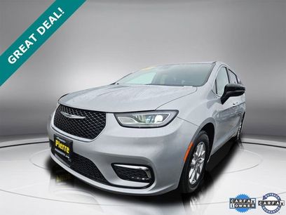 Used 2024 Chrysler Pacifica Touring-L