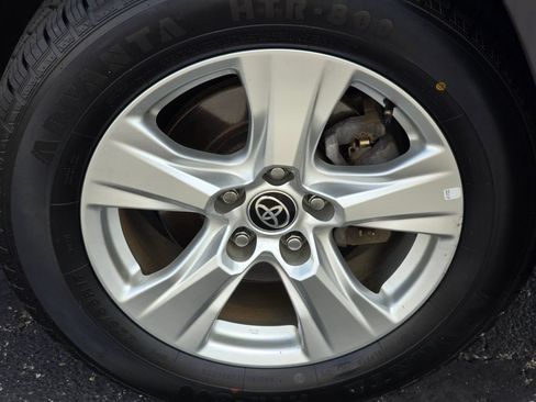 Used 2021 Toyota RAV4 XLE w/ XLE Grade Weather Package AWD/4WD image 10