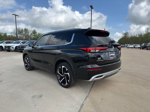 Used 2023 Mitsubishi Outlander SE image 16