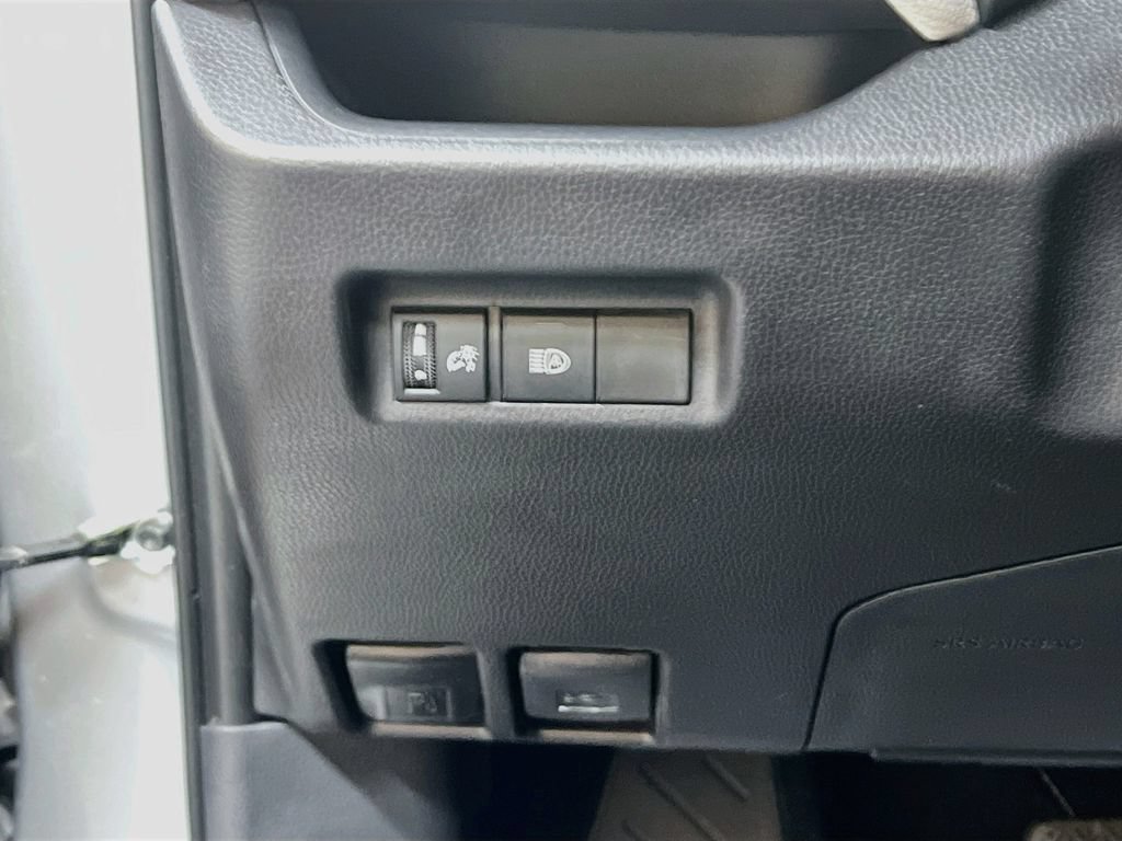 Used 2025 Toyota RAV4 XLE FWD image 10
