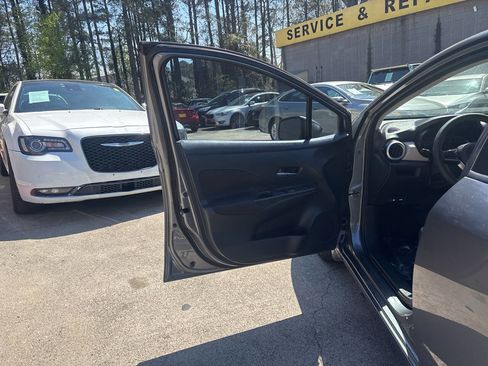 Used 2021 Nissan Versa SV image 9