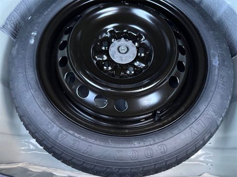 Used 2024 Toyota Camry SE image 18