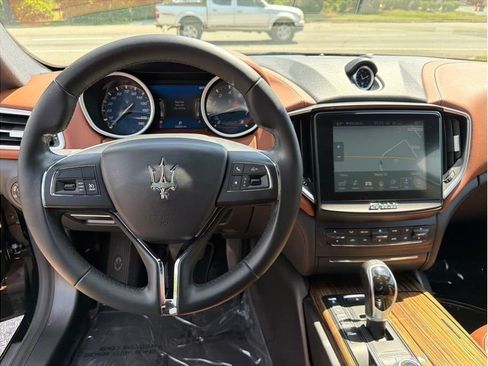 Used 2018 Maserati Ghibli RWD image 13