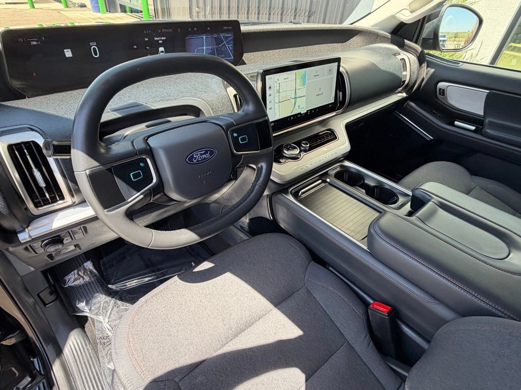 Used 2025 Ford Expedition Active AWD/4WD image 10