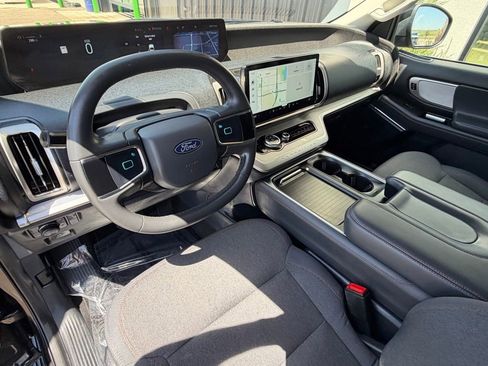 Used 2025 Ford Expedition Active AWD/4WD image 10