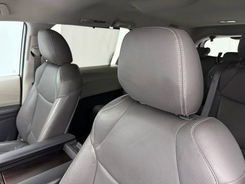 Used 2021 Toyota Sienna LE FWD image 25