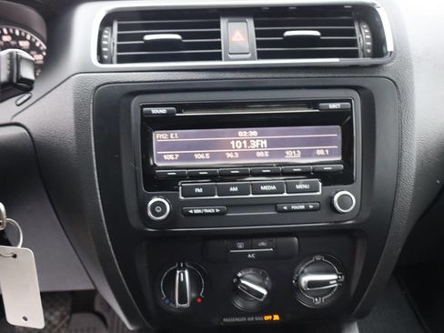 Used 2013 Volkswagen Jetta SE image 14