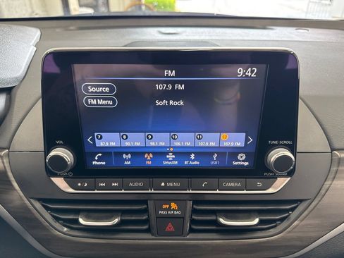 Used 2025 Nissan Altima 2.5 SV FWD image 22