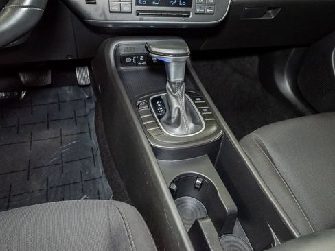 Used 2025 Hyundai Kona SEL FWD image 21