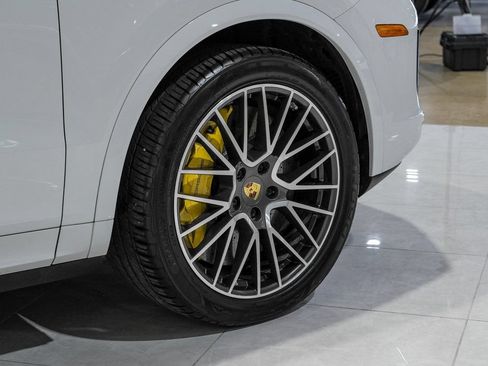 Used 2020 Porsche Cayenne Turbo AWD/4WD image 51